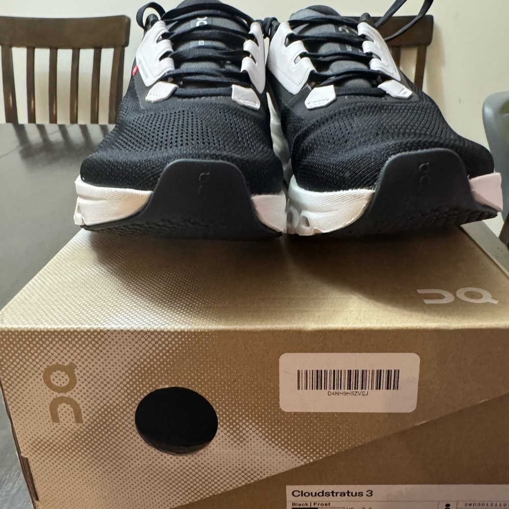 On Cloudstratus 3 women’s black frost 7.5